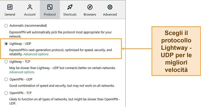 Schermata dell'interfaccia di ExpressVPN che mostra Lightway - protocollo UDP selezionato