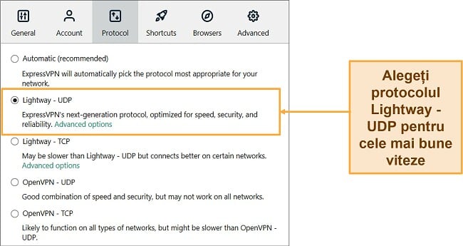 Captură de ecran a interfeței ExpressVPN care arată Lightway - protocolul UDP selectat