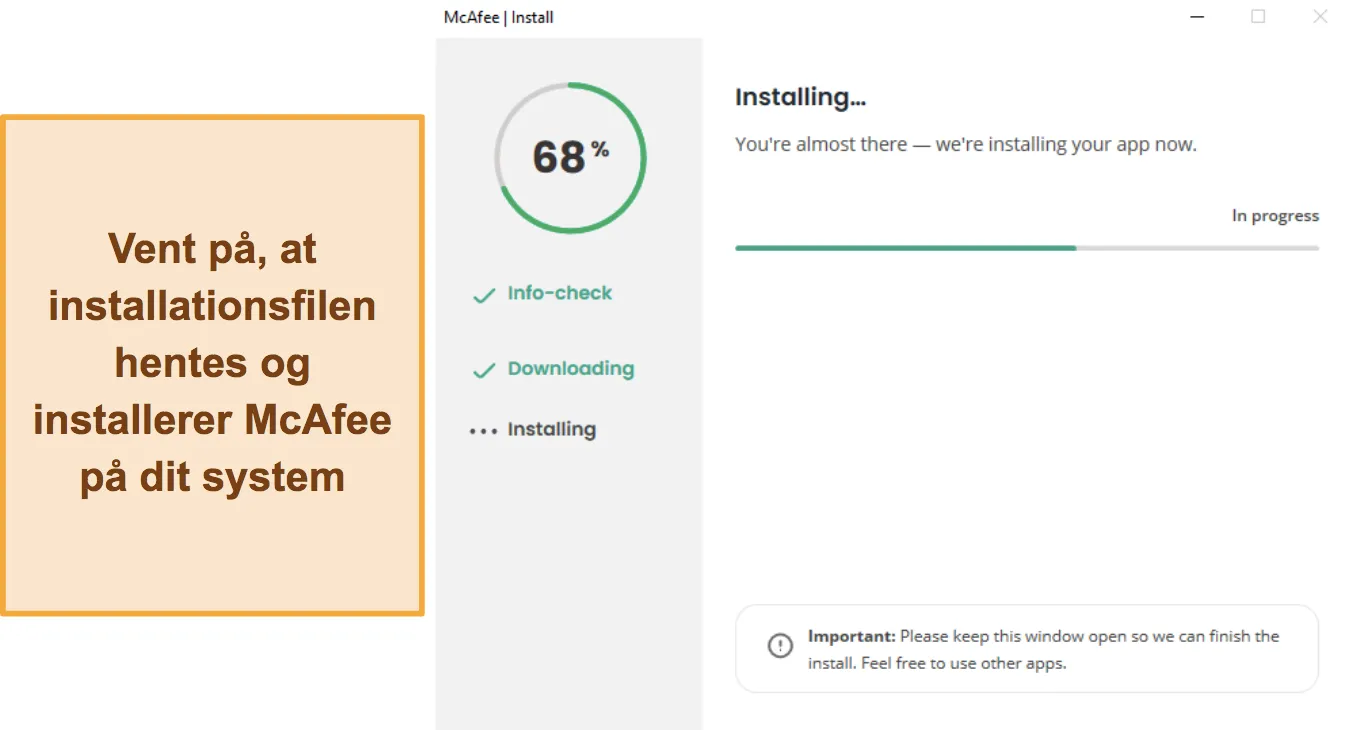 Skærmbillede, der viser McAfees installation i gang.