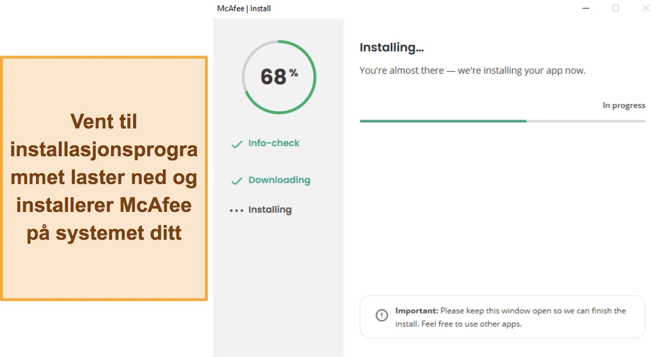 Skjermbilde som viser McAfees installasjon pågår.