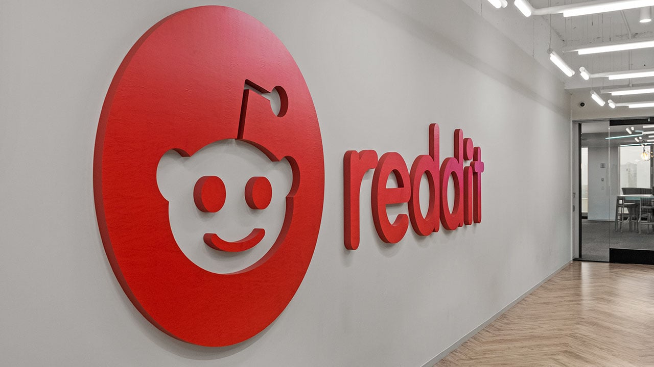 “We Messed Up — Sorry”: Reddit Reintroduces Old Award System