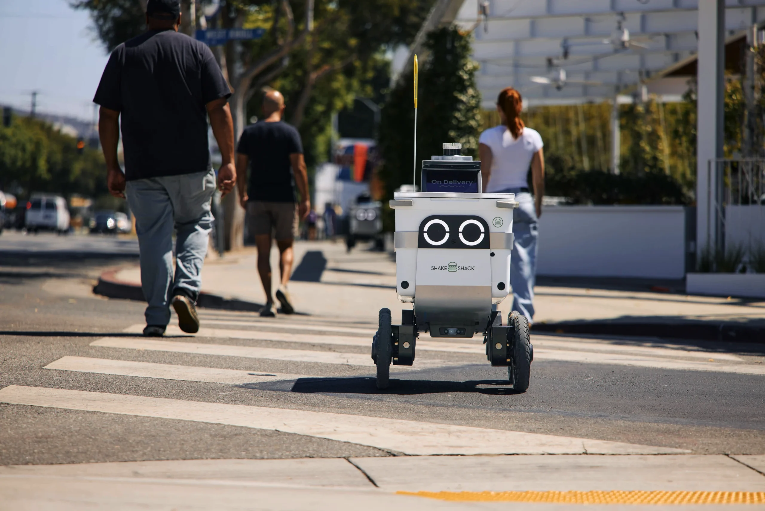 Shake Shack And Serve Robotics Partner To Deliver Food With Robots In Los Angeles