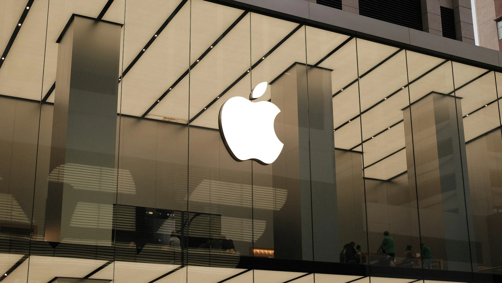 Big Websites Opt Out Of Apple Intelligence Training